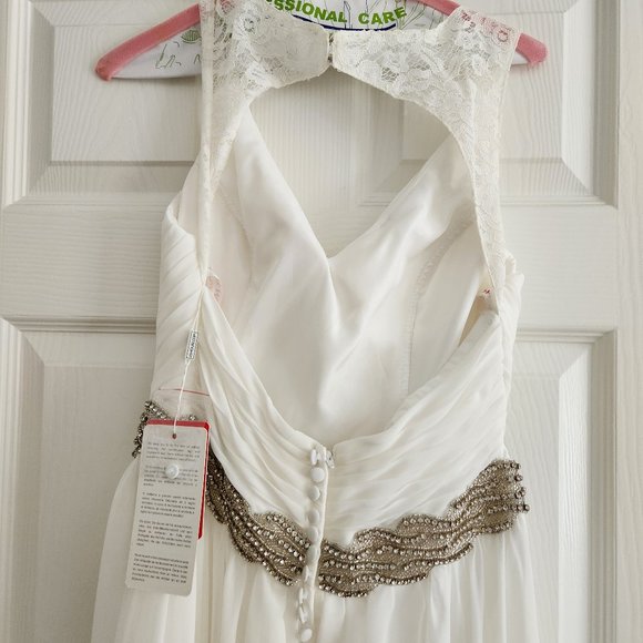 JJ's House Wedding Dress - Picture 2 of 8